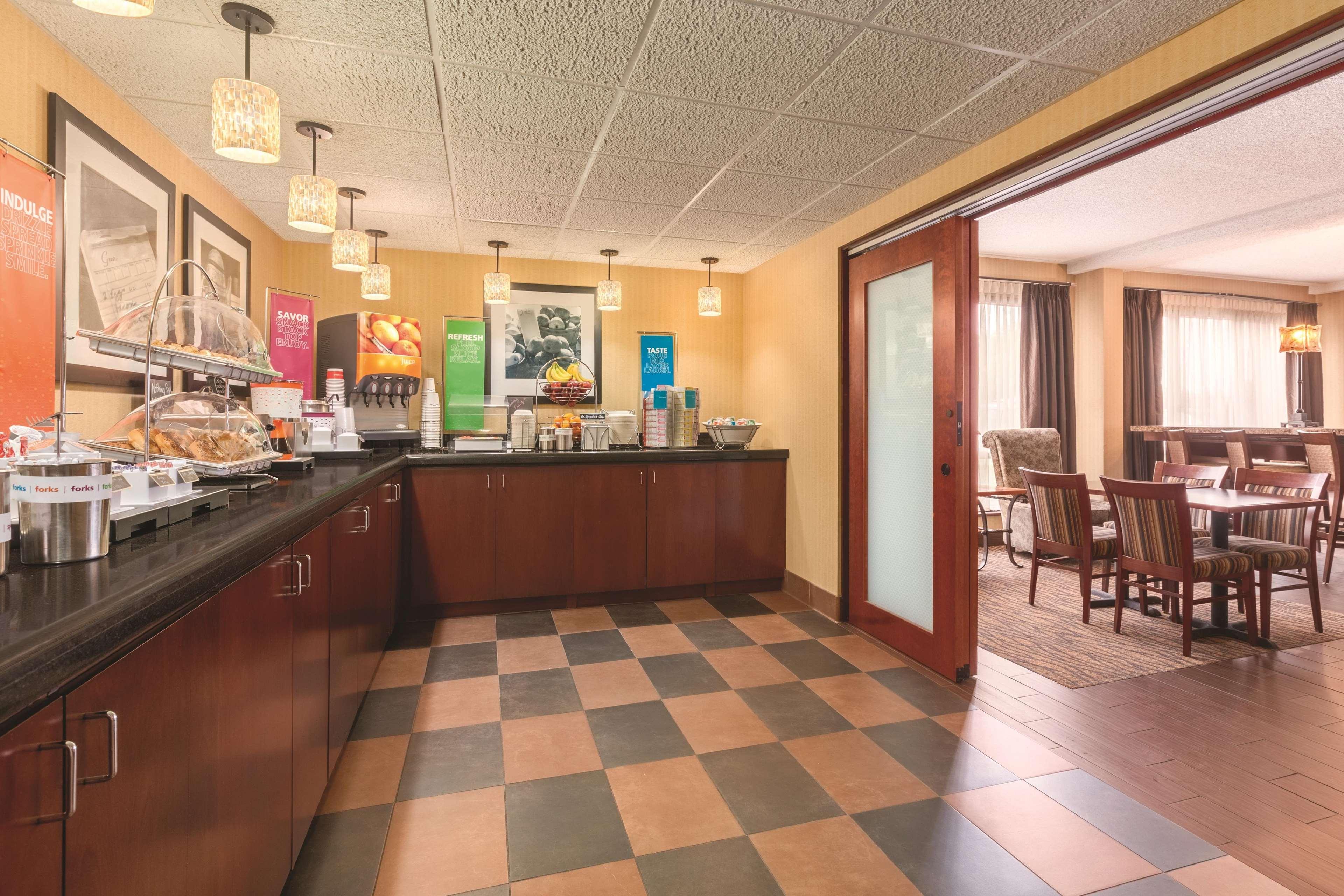 Hampton Inn Des Moines-Airport Exterior foto