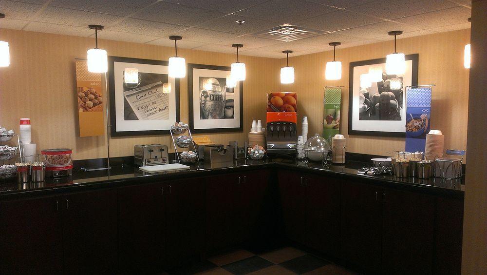 Hampton Inn Des Moines-Airport Exterior foto