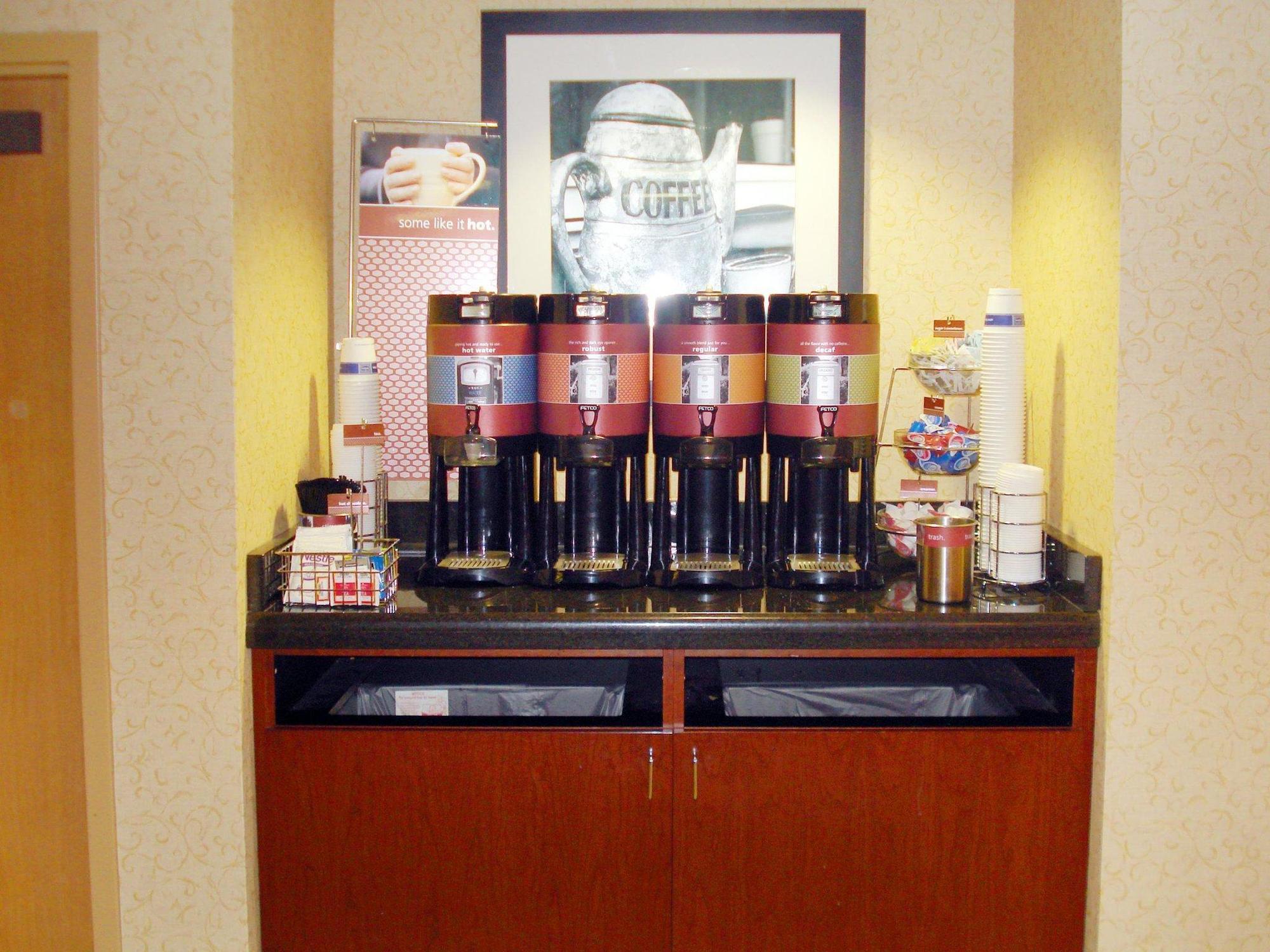 Hampton Inn Des Moines-Airport Exterior foto