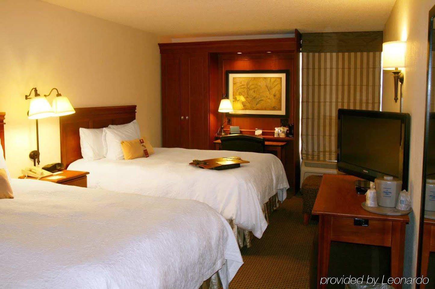 Hampton Inn Des Moines-Airport Exterior foto